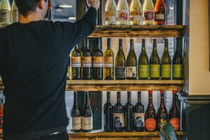 Si të zgjidhni verën franceze të duhur midis qindra etiketave të Bordeaux dhe Burgundy.